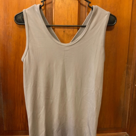 Women's tank top bundle - Picture 2 of 6